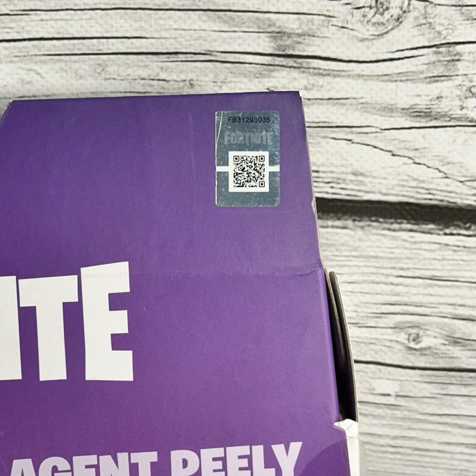 Esmoquin Fortnite Legendary Series AGENTE PEELY Abovedado Jazwares - En Caja Foto 3 de 4