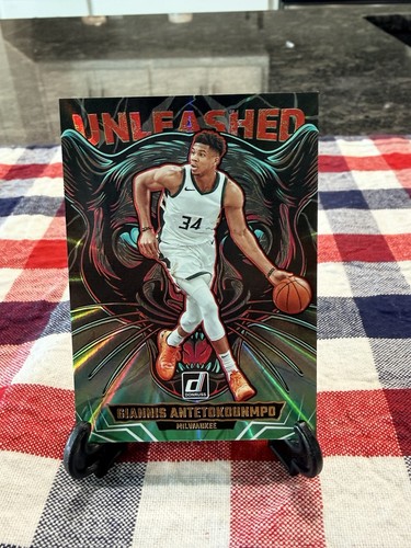 25-26 Panini - Donruss Giannis Antetokounmpo Unleashed Green Laser HEAT #12