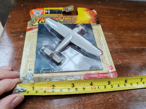Indiana Jones Ford Tri Motor Airplane With Playmat HVM62 Matchbox Sky Busters - Picture 5 of 7