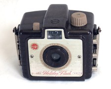 EASTMAN KODAK BROWNIE Holiday Flash VINTAGE FILM CAMERA KODET LENS USA