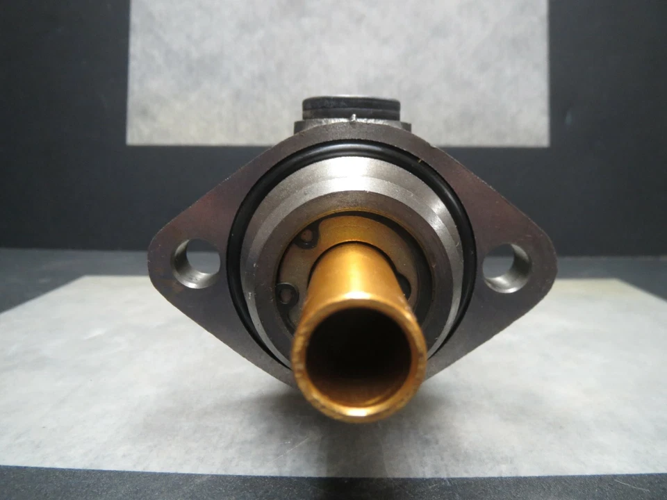 Cilindro maestro de freno para camioneta VW Rabbit Jetta Rabbit 171611019A - ¡Envío rápido! Foto 3 de 4