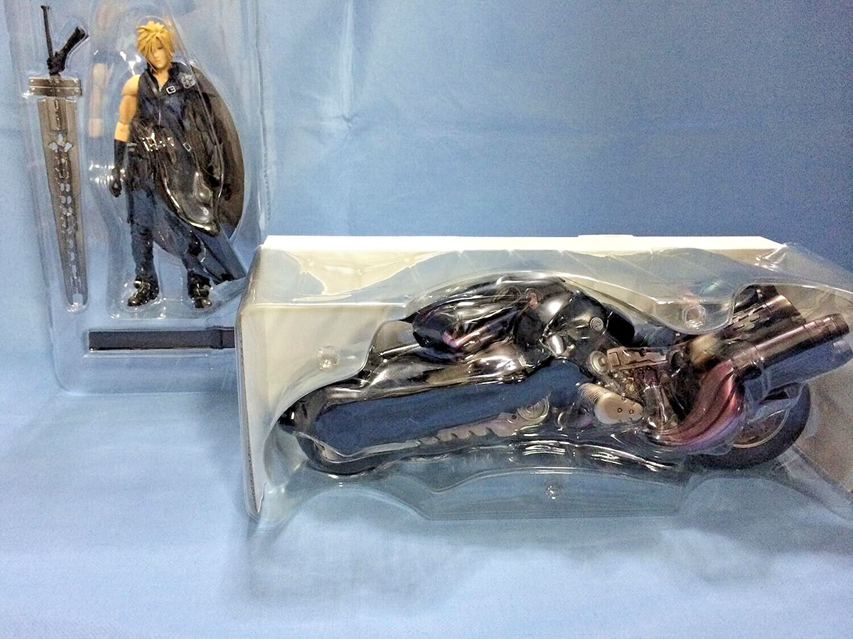 Final Fantasy VII 7 ADVENT CHILDREN PIECES LIMITED Edition from