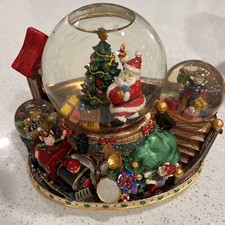 Santa's workshop musical windup snow globe Plays Jingle bell