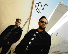 * PATRICK CARNEY * signed 8x10 photo * THE BLACK KEYS * COA *