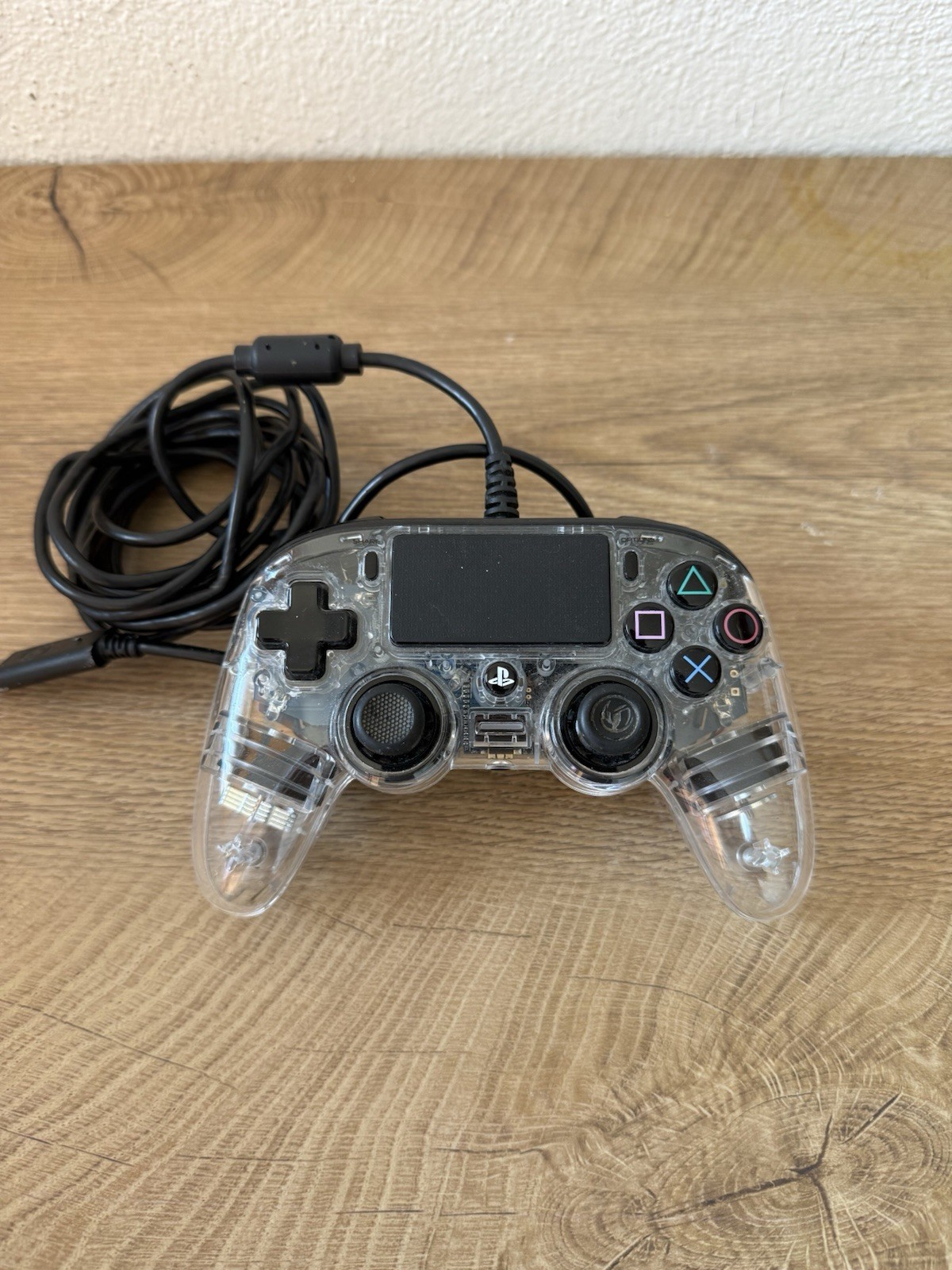 Nacon PS4 Compact Controller cablato USB ergonomico trasparente/nero