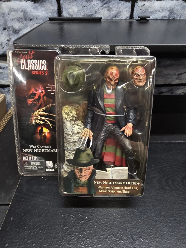NECA Cult 经典系列 2 Donny Darko、Tall Man、Freddy Krueger 动作玩偶 — 第 2/4 张图片