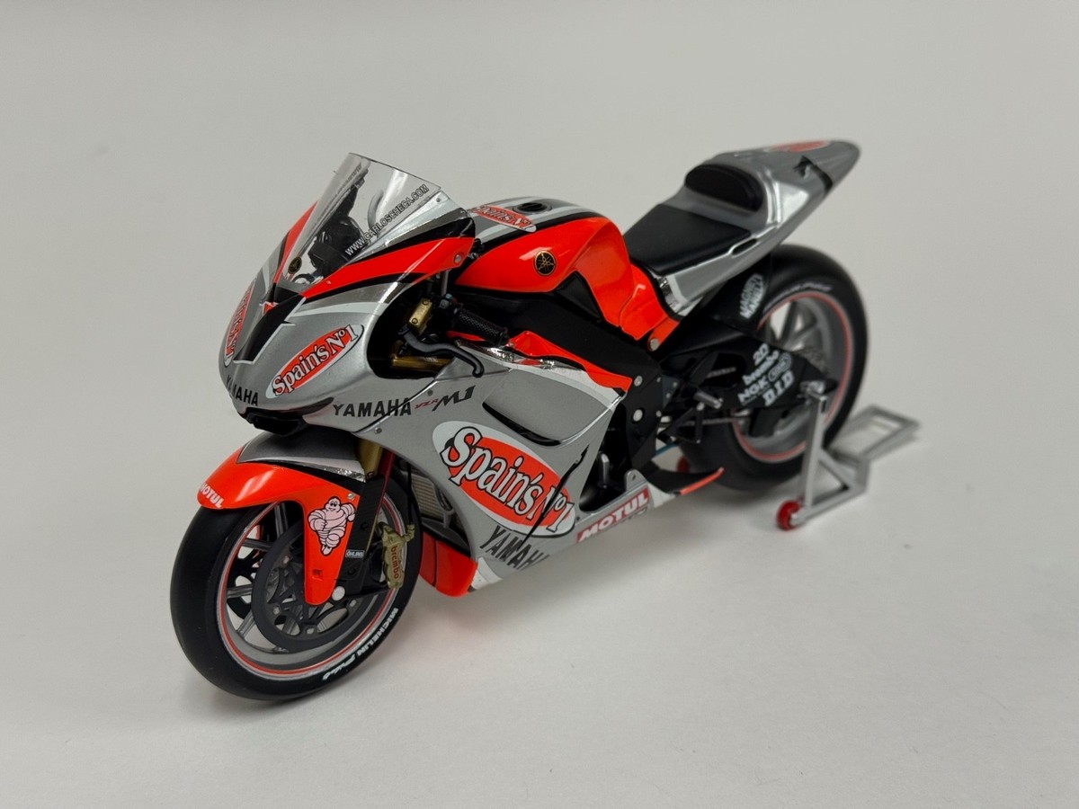 1/12 Minichamps Yamaha YZR-M1 form 2003 Moto GP of Carlos Checa