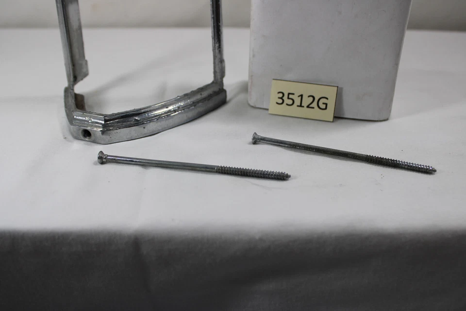 Oldsmobile Toronado 1973-1974 intermitente bisel/ajuste de estacionamiento - conductor delantero Foto 2 de 4