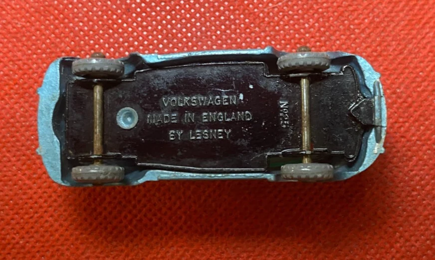 LESNEY MATCHBOX Auto VOLKSWAGEN VW BEETLE N° 25 Made in England metallo Azzurro - Immagine 3 di 3