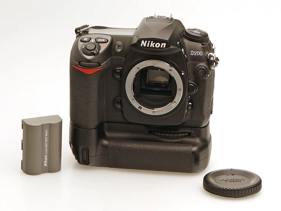 Nikon DSLR Kamera D200 Gehäuse / Body mit 10.2 Megapixel APS-C Sensor + Griff - Bild 2 von 4