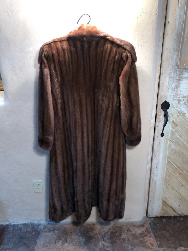 Abrigo largo de piel de visón YSL, Nieman Marcus, talla L Foto 2 de 4