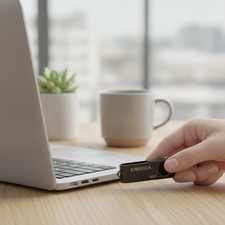 Durable 8GB USB Flash Drive with LED Indicator - Ideal for Files on the Go