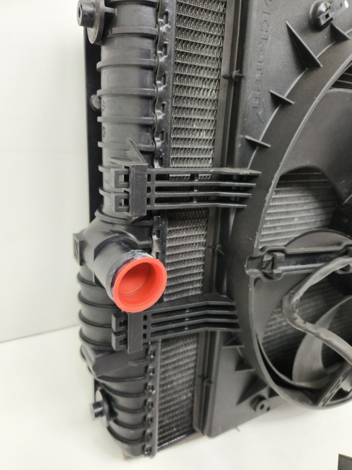 2015-2016 MCLAREN 650S SPIDER LEFT SIDE ENGINE RADIATOR COOLING FAN CONDENSER 