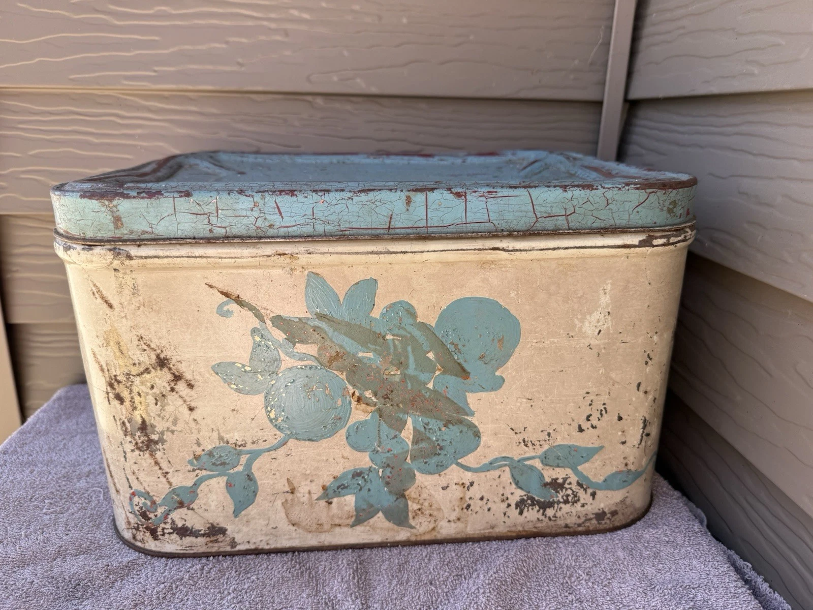 Vintage Retro Flower Metal Bread Box With Hinged Lid Made In USA