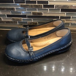 born navy flats