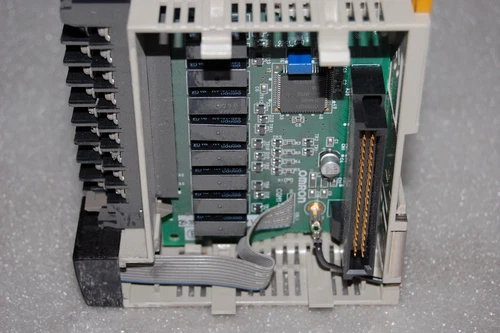 OMRON INPUT MODULE CQM11-OC221