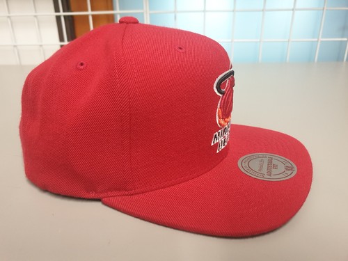 Mitchell & Ness NBA Miami Heat Team Logo Maroon Old School Snapback Cap Hat - Picture 3 of 5