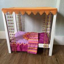 AMERICAN GIRL Doll Canopy Bed and Bedding 