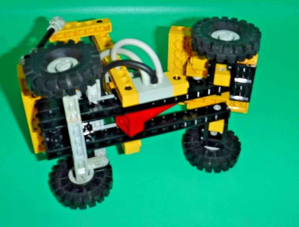 LEGO Technic 8040 Universal Building Set, photo 4 of 5