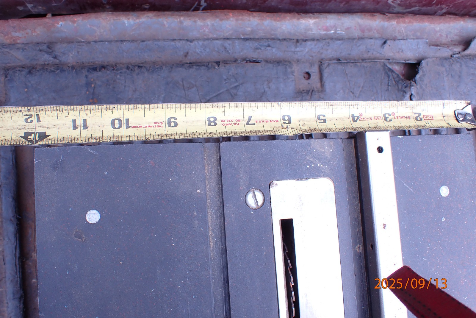 VINTAGE DREMEL 580 TABLE SAW W/ RIP FENCE AND MITER GAGE GAUGE