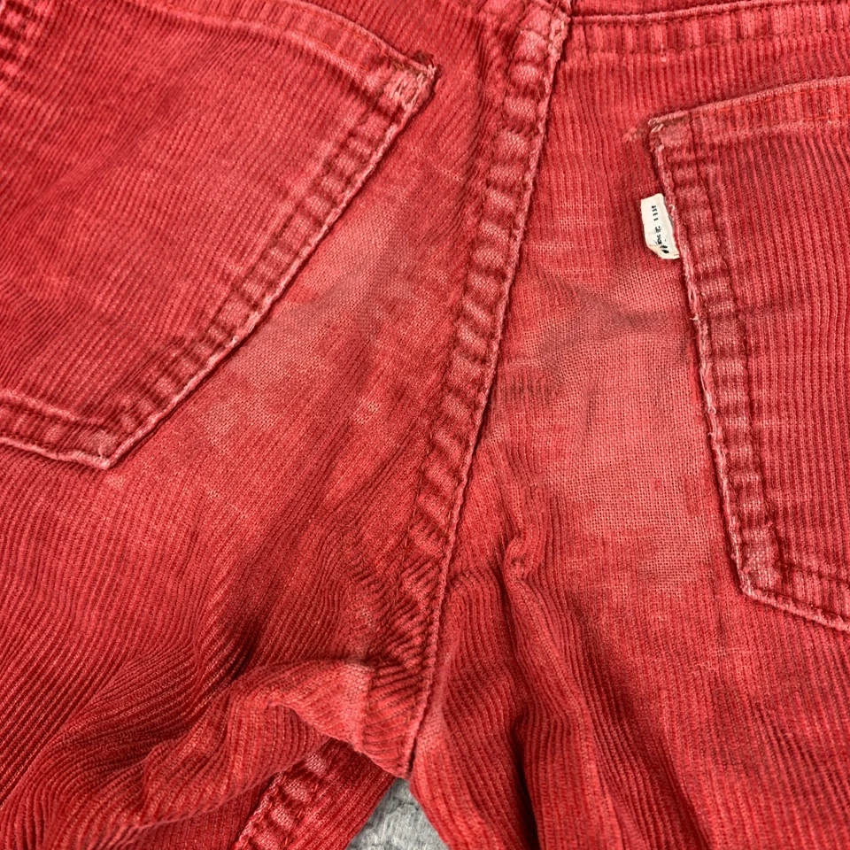 Calça de veludo vintage anos 70 Levi’s meninos 8 jovens talon zíper crianças vermelha desgastada - Imagem 4 de 4
