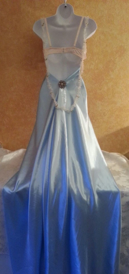 Vestido de novia babydoll de satén cintura imperio estilo vintage azul polvo Foto 4 de 4