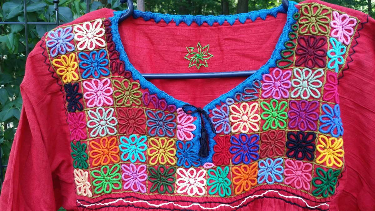Maya Mexican Blouse Top Shirt Embroidered Rococo Chiapas Medium 