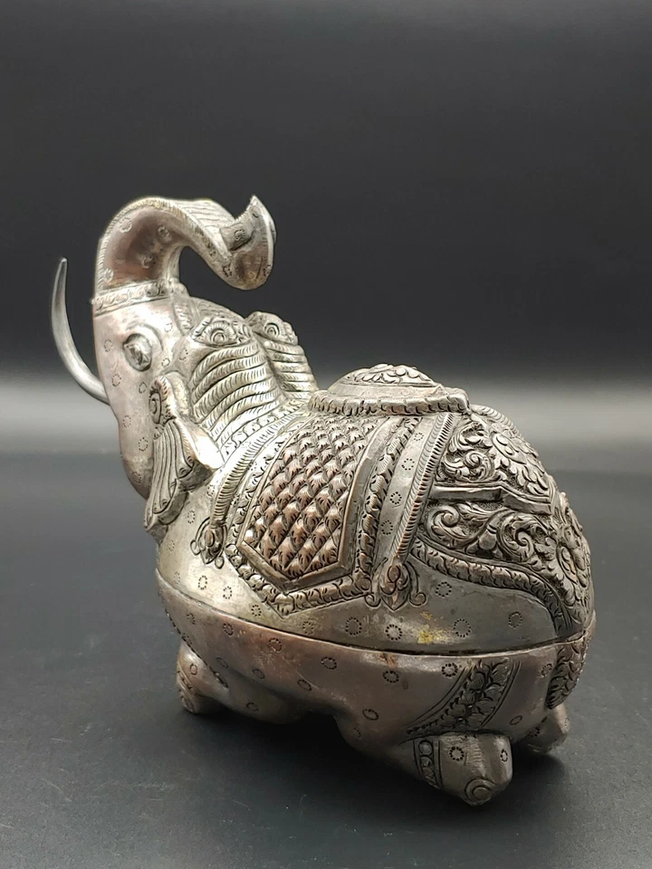 Antiguo plato indio cobre plata repujado elefante estatua baratija aperitivos estuche Foto 2 de 4