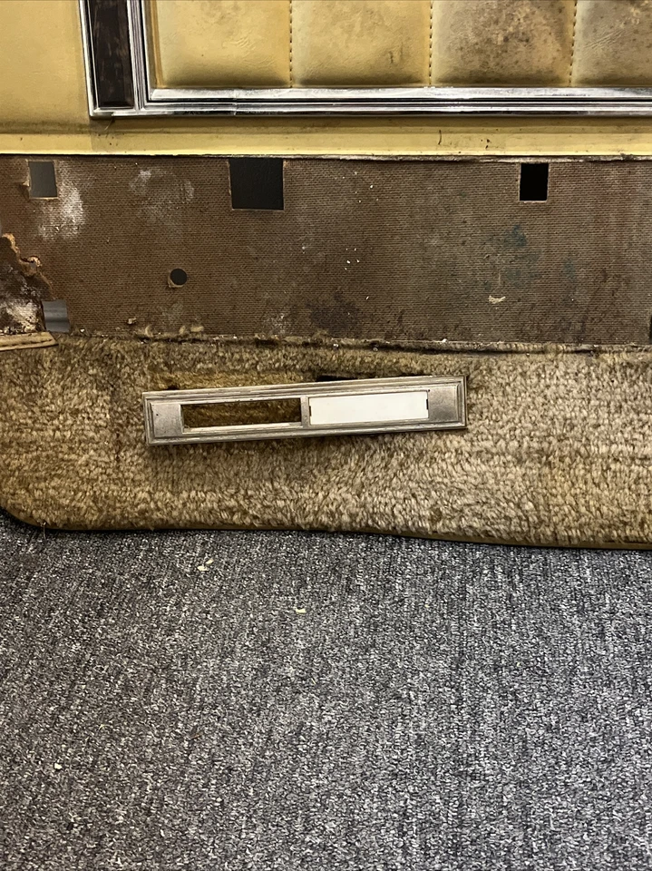 Panel de puerta izquierda Lincoln Mark V 1977-1979 conductor amarillo IV Thunderbird 1972 Foto 3 de 4