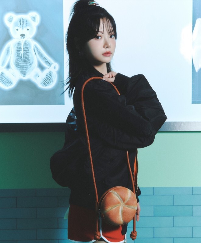 LE SSERAFIM Official Authentic Hong EunChae Bread Bag Crazy Kids