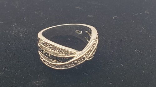 Bi-Tone Stamped Sterling Silver 925 Ring with Black and White Stones Crisscross - Picture 7 of 15