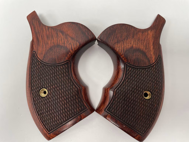 Altamont Wood Grips - S&W K/L Round Boot Super Rosewood Checkered Finger Grooves