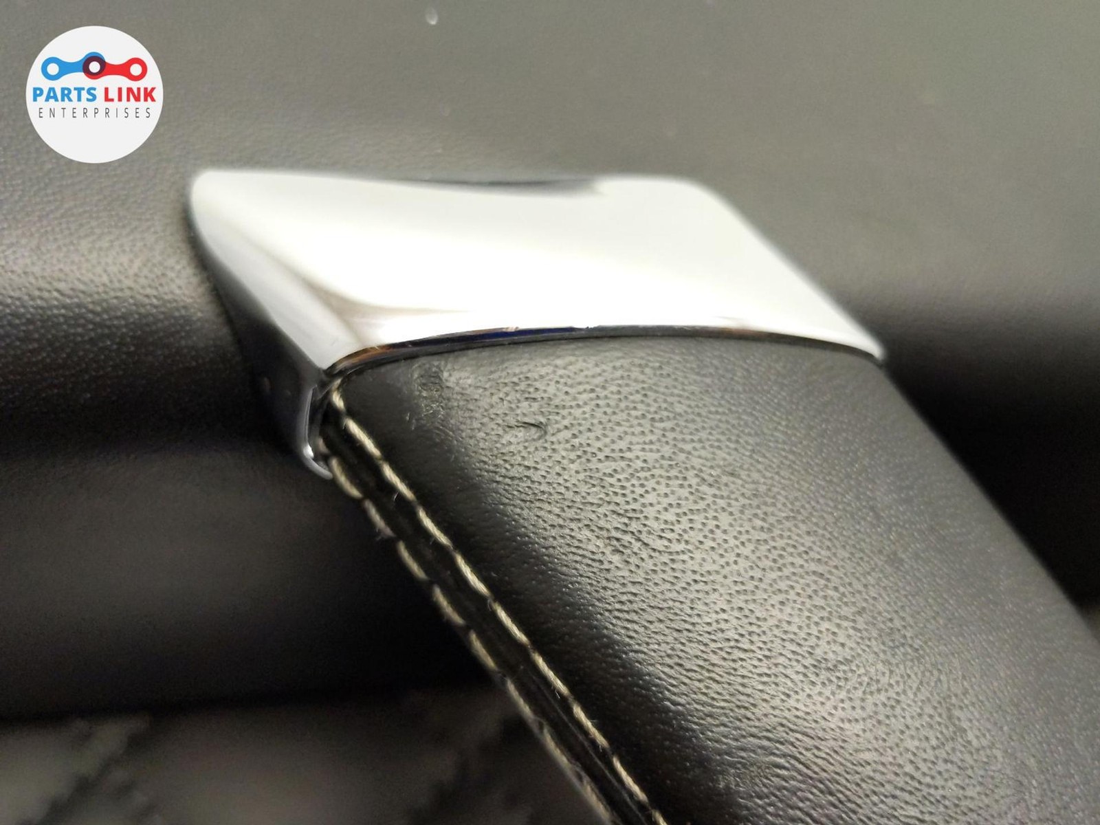 2016-20 BENTLEY BENTAYGA FRONT RIGHT DOOR TRIM PANEL SPEAKER COVER PASSENGER 636