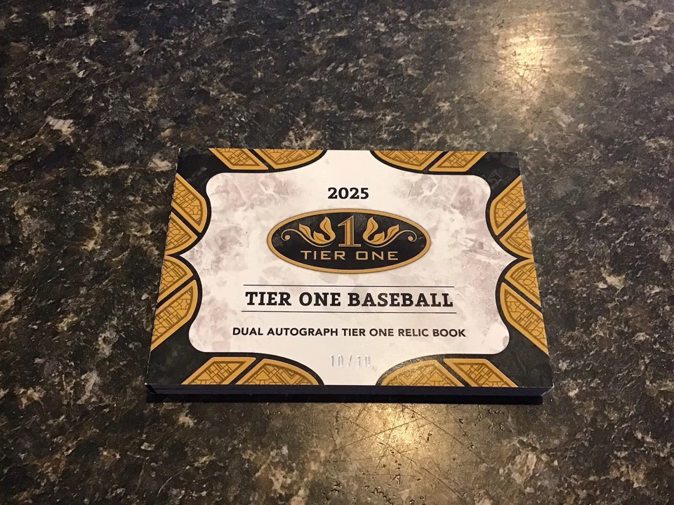 Libro automático parche doble Topps Tier One 2025 - Barry Zito Tim Hudson DAR-ZH/10 Foto 2 de 3