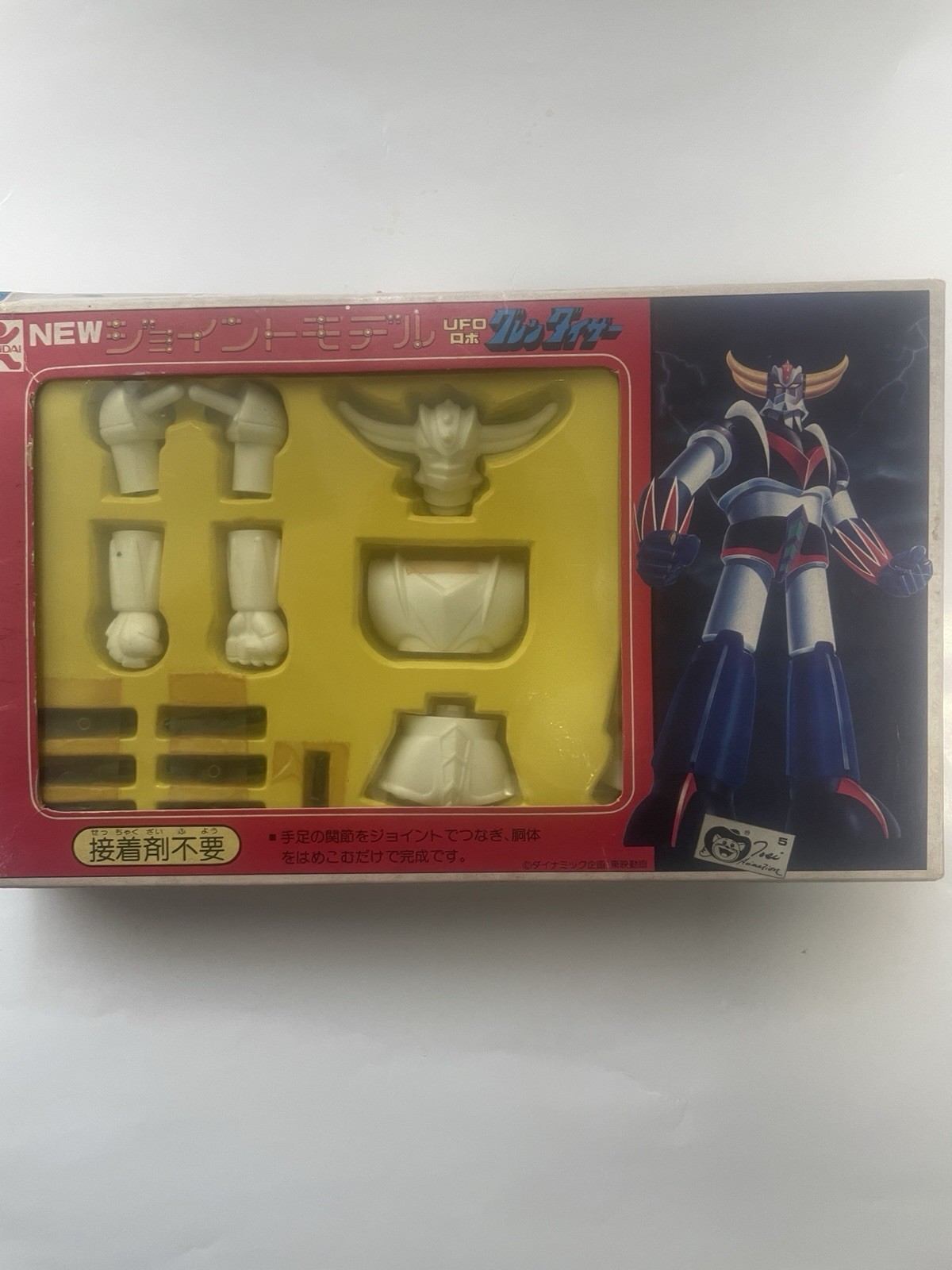 GOLDORAK GOLDRAKE UFO ROBOT GRENDIZER This model kit does not require glue. 1976