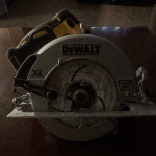 DEWALT DCS570 20V MAX XR Brushless 7-1/4" Cordless Circular Saw Tool Only