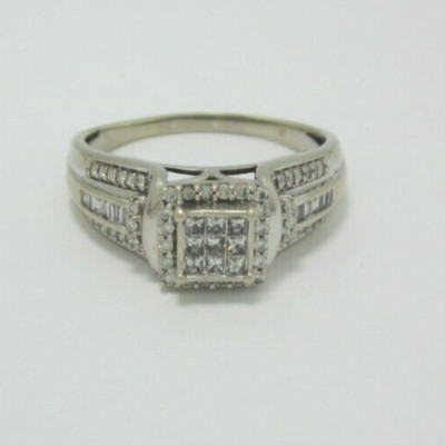 BEAUTIFUL LADIES 10K WHITE GOLD DIAMOND CLUSTER RING (SIZE 9.75)  .48CT.   4.2G