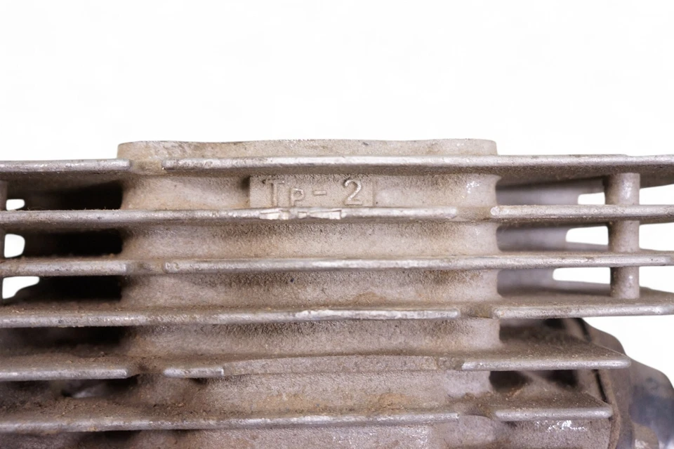 Cilindro de motor central Kawasaki H2 Mark IV triple 750 tipo 1 *2405A .050 sobre Foto 4 de 4