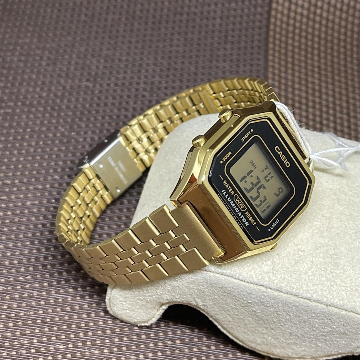 Becris Ltda - LA680WGA-1DF Reloj dorado mujer digital Caja negra ✓  Iluminación de pantalla . . . #becris #dorado #relojmujer #Casio  #casioretro #gold #reloj #santiagocl