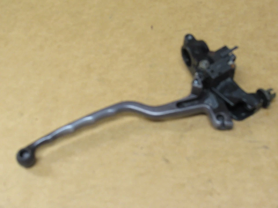 1986 川崎 Voyager ZN1300 离合器杆鲈鱼组件 — 第 4/4 张图片