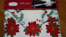 NEW Poinsettia Table Runner Off-White Cream Red Green - FREE SHIPPING