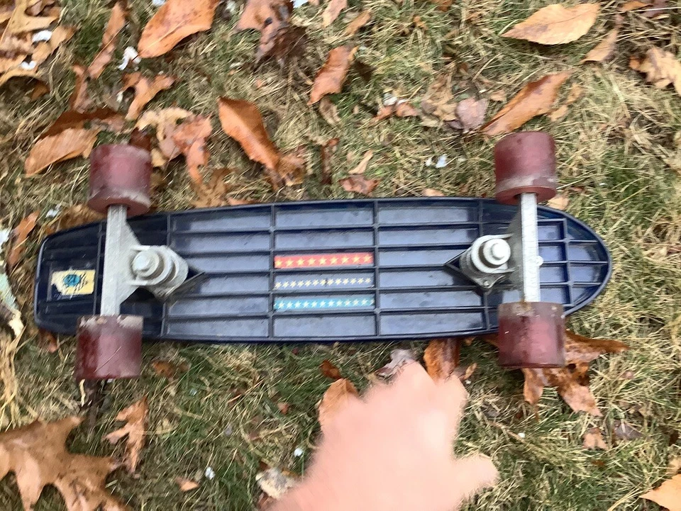  Monopatín de plástico GT Grentec Panther Leisure Products AZUL 24 1/2" GT rueda roja Foto 3 de 4