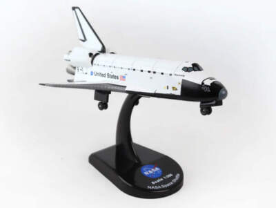 Daron PS5823-2 Postage Stamp 1/300 Space Shuttle Discovery