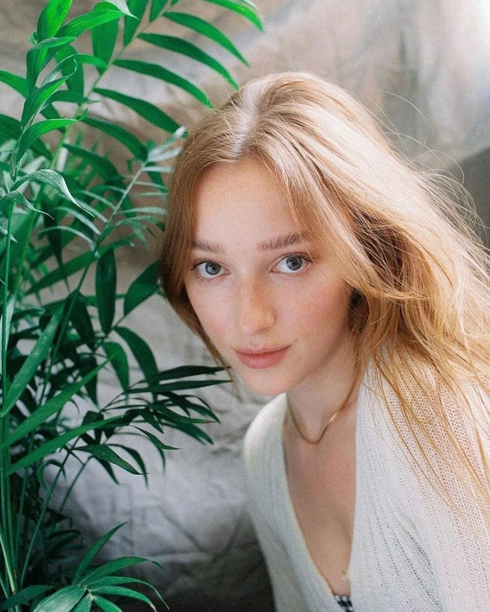 SEXY PHOEBE DYNEVOR 8x10 PHOTO * | eBay