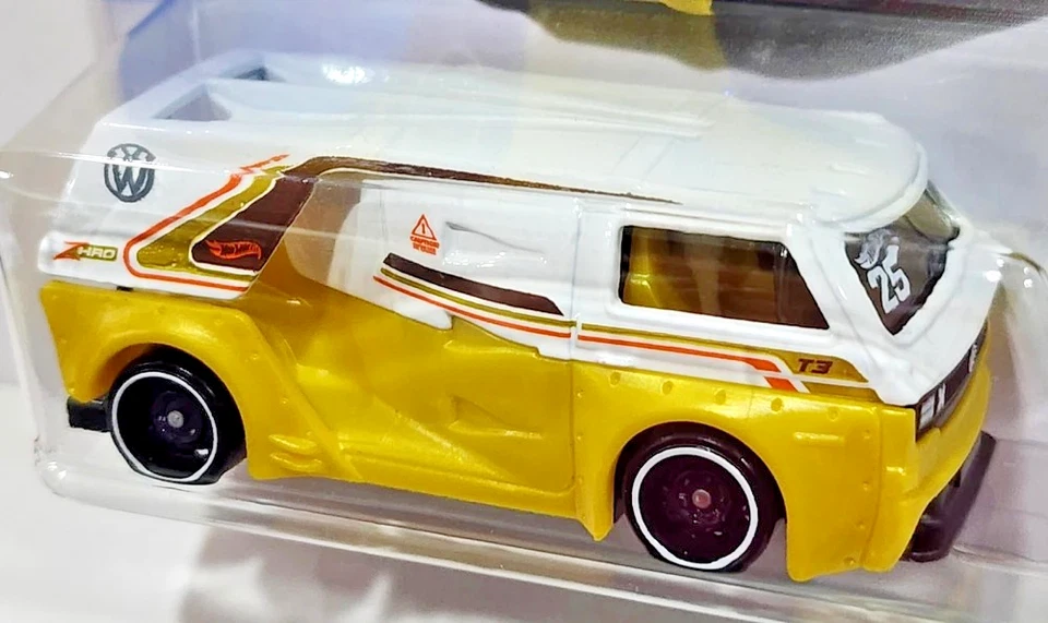 Hot Wheels - VW T3 Custom Van - Volkswagen T3 Bus - Peak Pursuit 2025 - JBC05 - Immagine 2 di 3