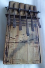 USED VINTAGE AFRICAN FOLK ART SIX KEY MBIRA  'THUMB PIANO' MUSICAL INSTRUMENT.