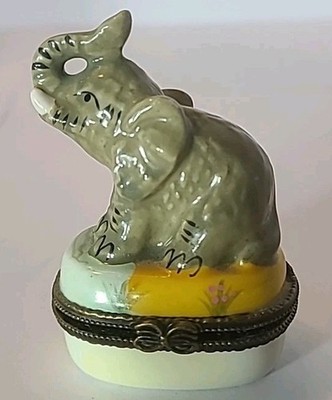 Vintage Small Elephant Bow Clasp Trinket box Trunk up 2.5'' Tall