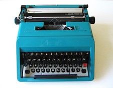 Olivetti Studio 45 typewriter with EN/FR/ESP keyboard + case. See description thumbnail