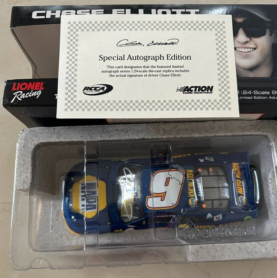 Chase Elliott Napa Autographed 2015 Camaro 1/24 Lionel #9 (1 of 2965) - Image 4 of 4