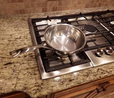 Le Creuset 8.5" 2-quart Saucier